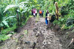 Longsor di Dusun Ngrandu Memutus Akses Antar Dusun di Kapanewon Nglipar