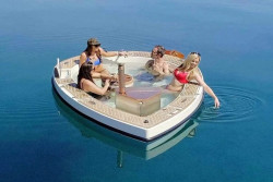 Ada Jacuzzi yang Bisa Terapung, Bisa Jadi Pilihan Healing