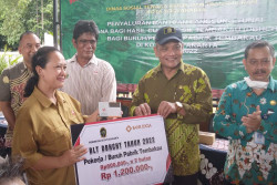 212 Pekerja Tembakau Taru Martani Terima BLT DBHCHT