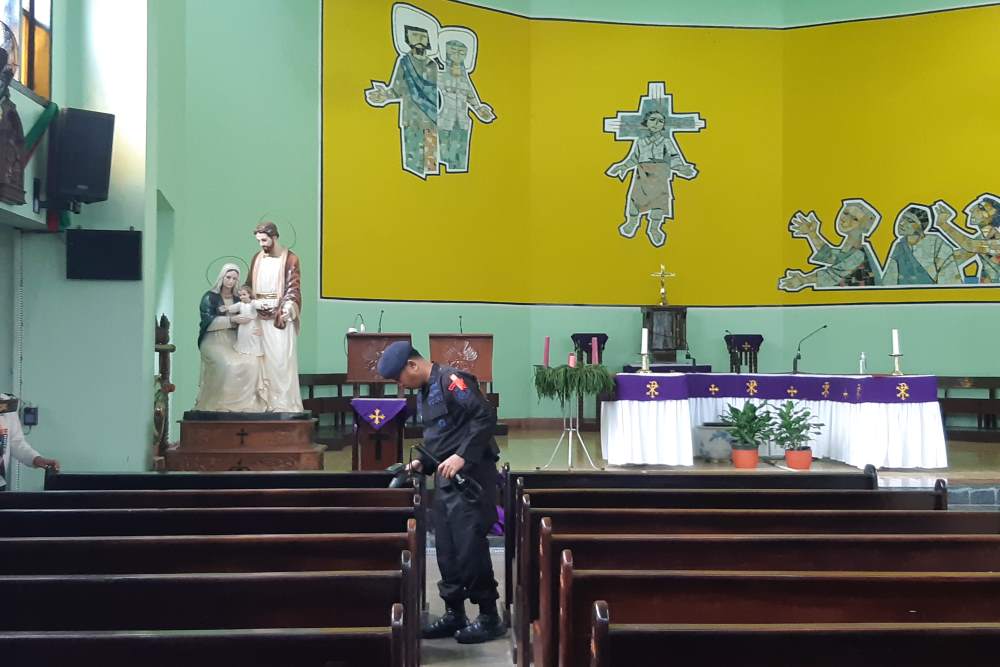 Gegana Sterilkan 21 Gereja di Sleman