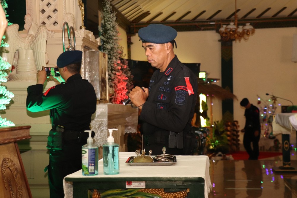Pastikan Ibadah Natal Aman, Penjinak Bom Sterilisasi 5 Gereja Di Bantul