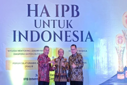 Jadi Birokrat Terbaik, Sekjen KLHK Diganjar Penghargaan dari Himpunan Alumni IPB