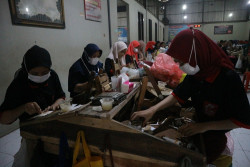 Jokowi Akan Larang Penjualan Rokok Eceran, Indef Ragu Bakal Efektif