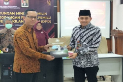 Kader Muhammadiyah Antar Syauqi Suratno Serahkan Dukungan Balon DPD ke KPU DIY