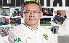 Aji Santoso ingin Lini Belakang Persebaya Lebih Kokoh dan Solid