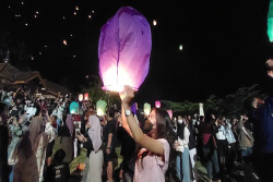 Perayaan Tahun Baru 2023, Ribuan Lampion Dilepas ke Langit Girimulyo