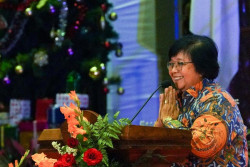 Rayakan Natal bersama Staf dan PWRI, Menteri LHK: Alam Juga Butuh Kepedulian Kita