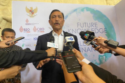 Luhut Sebut Subsidi Motor Listrik Rp7 Juta Diumumkan Pekan Depan