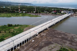Belum Resmi Dibuka, Rambu-Rambu di Jembatan Kretek II Sudah Dicoret-coret
