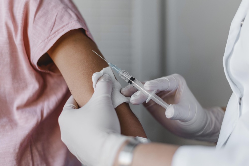 Bolehkah Vaksin Booster Sekaligus Imunisasi Campak? Begini Kata Dokter Anak