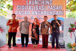 PT Pos Indonesia KC Bantul Launching Digitalisasi Pasar Rakyat Angkruksari Kretek Bantul