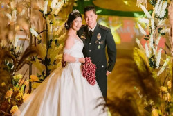 Unik, Pengantin Ini Lebih Pilih Foto Pegang Bawang Merah Daripada Buket Bunga