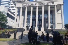 Diduga Gunakan Surat Palsu, 9 Hakim MK Dilaporkan ke Polisi