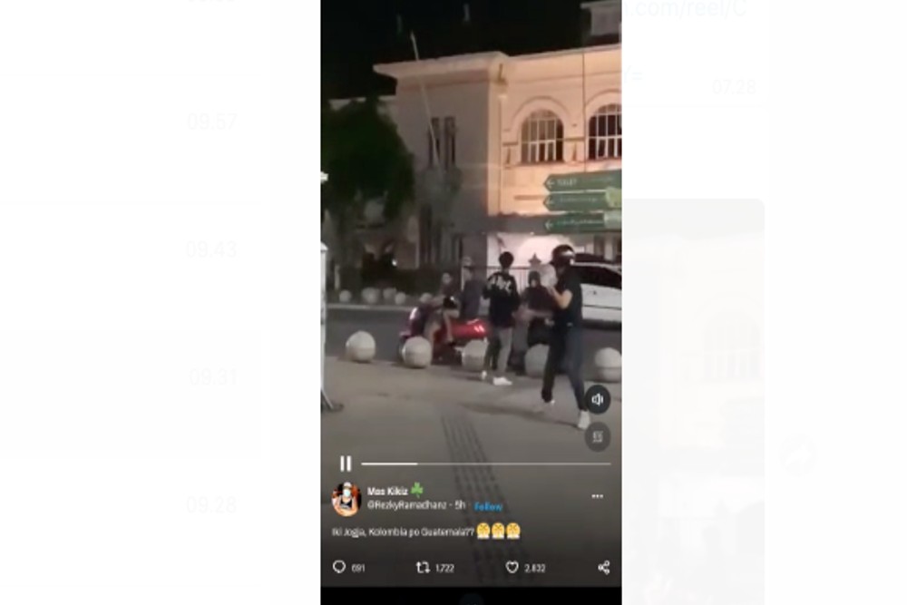 Viral Pelaku Klitih Ayunkan Celurit di Titik Nol Kilometer, Polisi Periksa CCTV