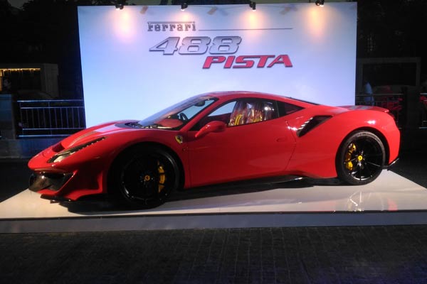 Kendaraan Sultan! Ini nih...Daftar Harga Mobil Supercar Ferrari Terbaru 2023