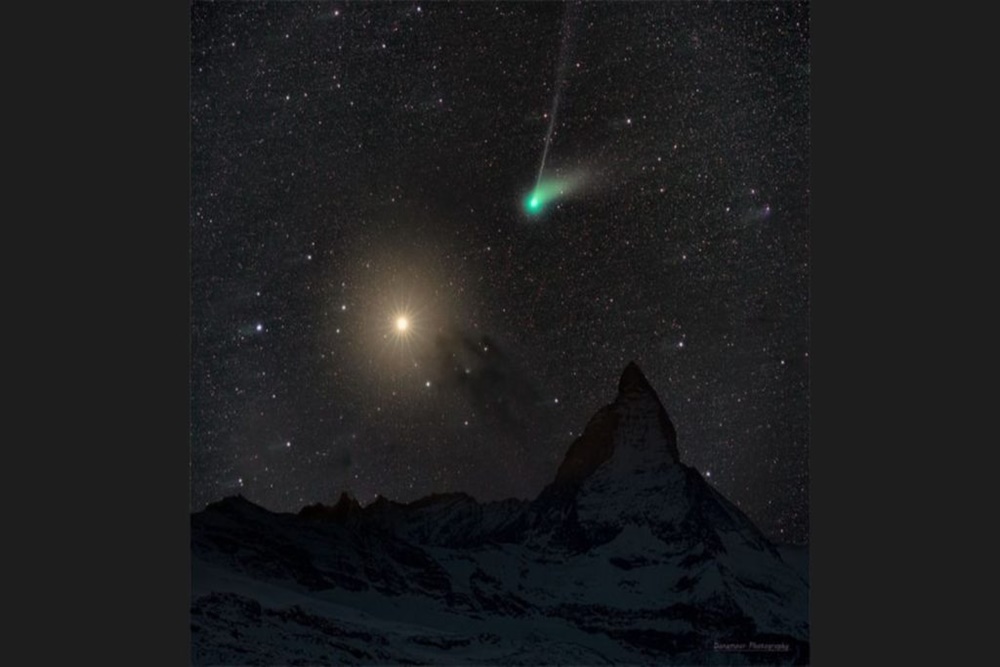 Istimewa! Ini Penampakan Komet Hijau, Komet Langka Muncul 50.000 Tahun Sekali
