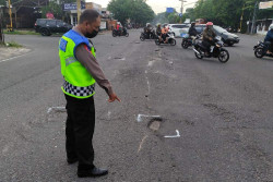 Pemotor Terseret Tronton Sejauh 6 Meter di Ring Road Selatan Bantul