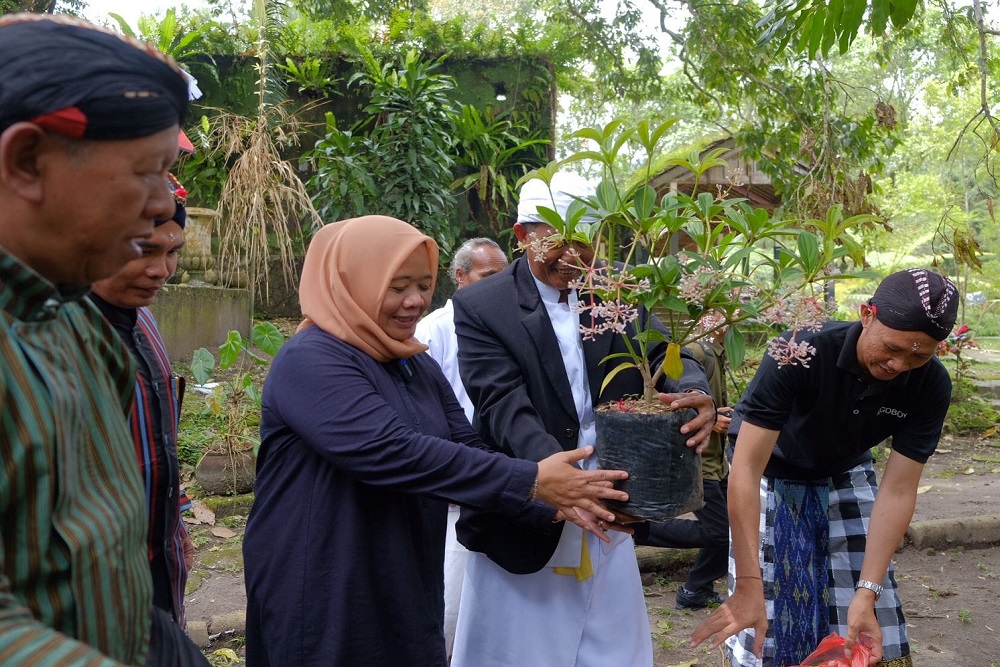 Umat Hindu Gelar Upacara Giri Kerti untuk Kelestarian Gunung Merapi