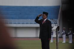 Viral Sultan Jogja Hujan-hujanan saat Jadi Pembina Upacara, Enggan Dipayungi