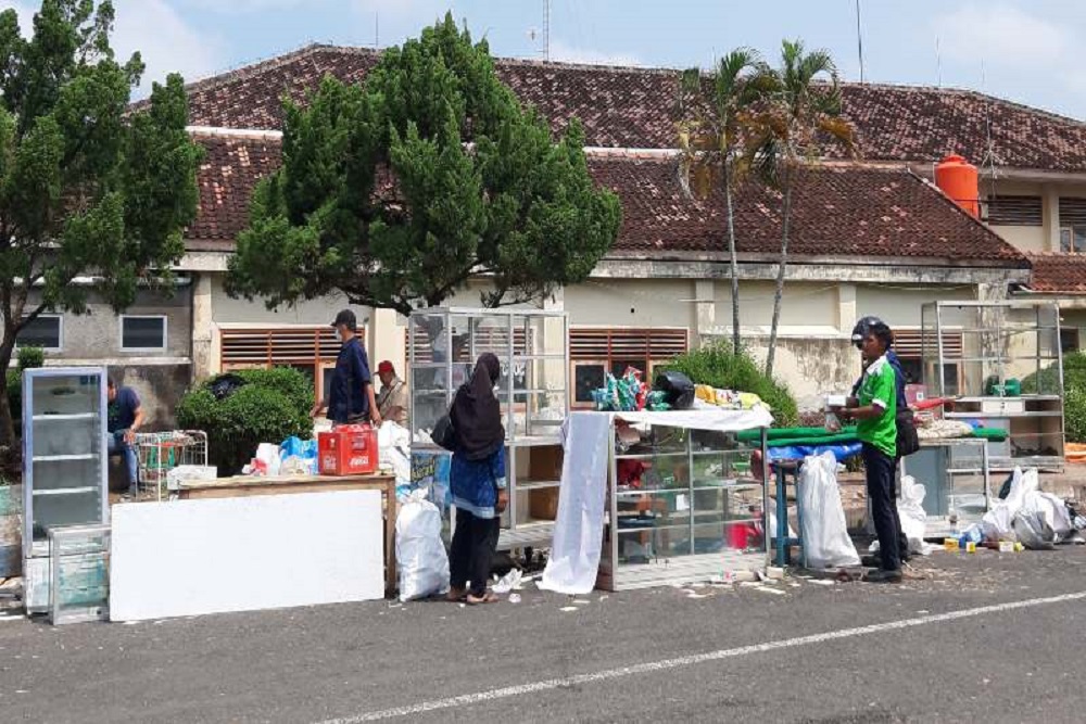 Buntut Pembongkaran Kios Depan Stasiun Wates, Hakim PTUN Cek ke Lokasi