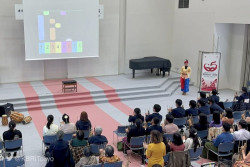 Seru! Ratusan Warga Jepang Mainkan Angklung Bersama-sama