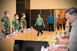 Jokowi Perintahkan TNI dan Polri Terus Mengawal Pembangunan di Papua