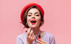Waspada! Zat Karsinogen Pemicu Kanker di Lipstik Merah Merona