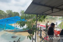Perahu Tambang Terbalik di Surabaya, Belasan Orang Jadi Korban