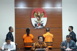 KPK Resmi Tahan Bupati Kapuas dan Anggota DPR Fraksi Nasdem