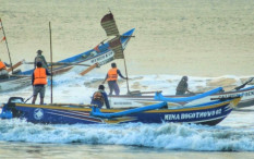 BMKG Keluarkan Peringatan Dini Gelombang Tinggi, Nelayan Bantul Tetap Melaut