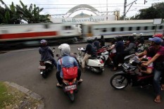 Rawan Kecelakaan, KAI Taruh Speed Bump di 10 Pelintasan KA Tanpa Petugas