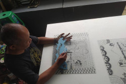 Kisah Subandi Giyanto, si Penjaga Napas Seni Lukis Kaca
