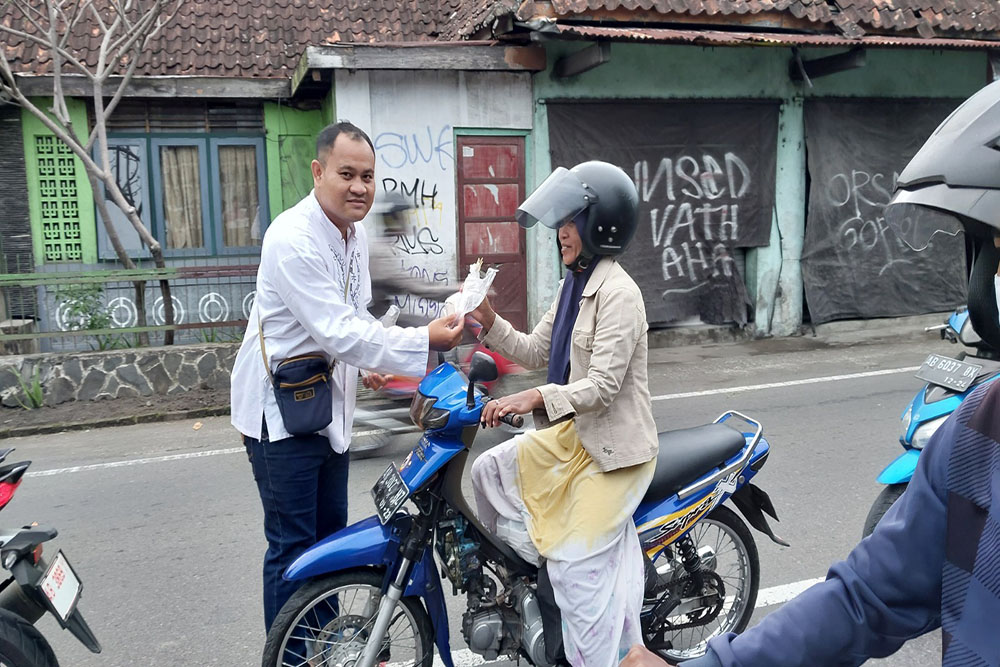SMK Muhammadiyah 1 Moyudan Bagikan Ribuan Takjil Selama Ramadan