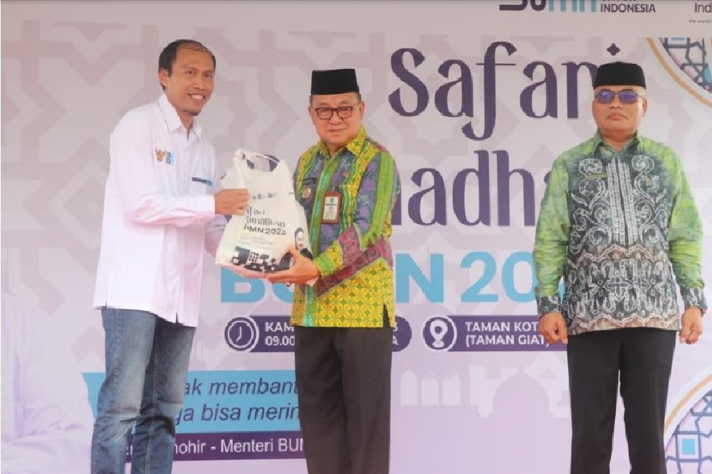 Safari Ramadhan BUMN 2023: Telkom Bagikan 1000 Paket Sembako Murah di Tanjung