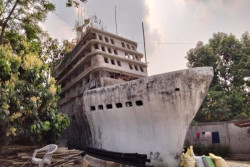 Unik, Pria Ini Bangun Rumah Berbentuk Kapal Titanic