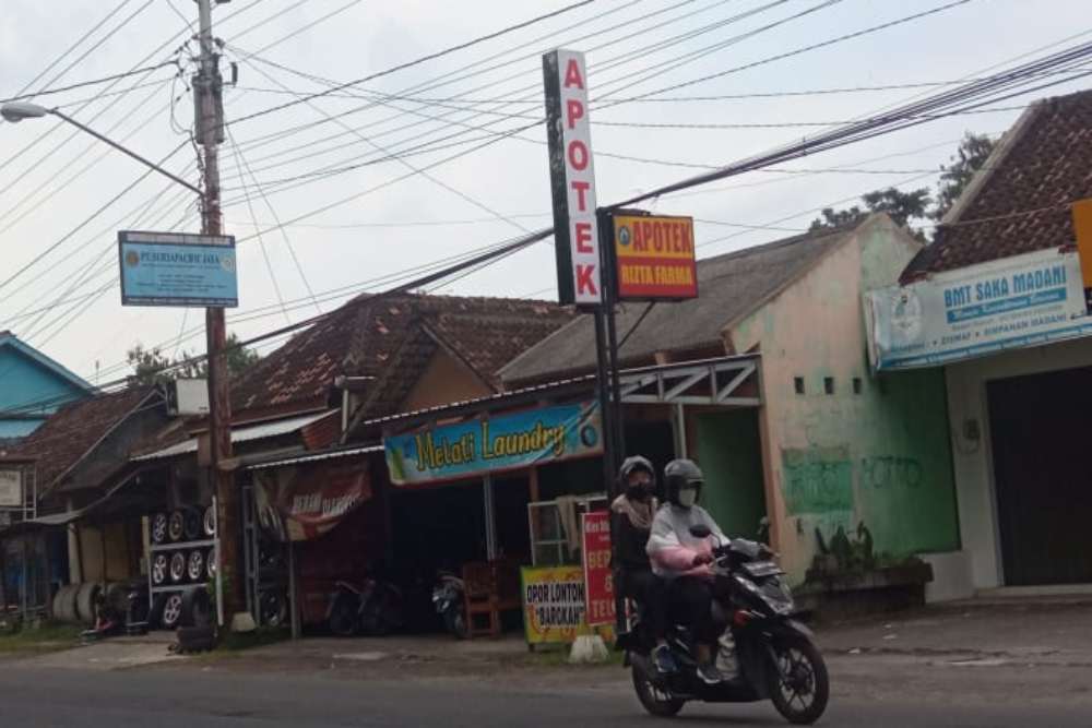 Awas! Baliho Reklame di Gedongkuning Ini Rawan Ambruk