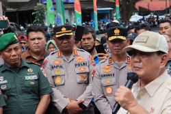 Beri Bantuan Motor Trail Ke Babinsa di Jogja, Prabowo Minta untuk Melayani Rakyat