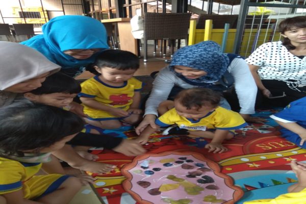 Ketahui Peran Penting Warna pada Tumbuh Kembang Anak
