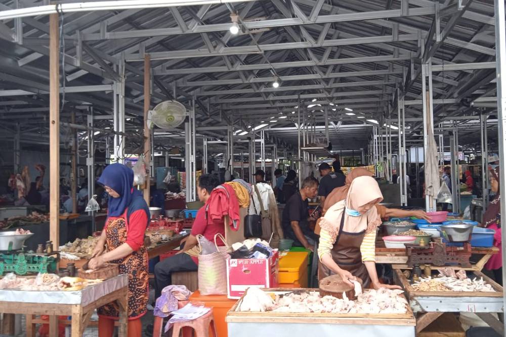 Pedagang Pasar Sentul Jogja Keluhkan Penjual di Luar Selter