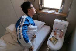 Menginap di Hotel Terkecil di Dunia, Siap-siap Tidur di Samping Toilet