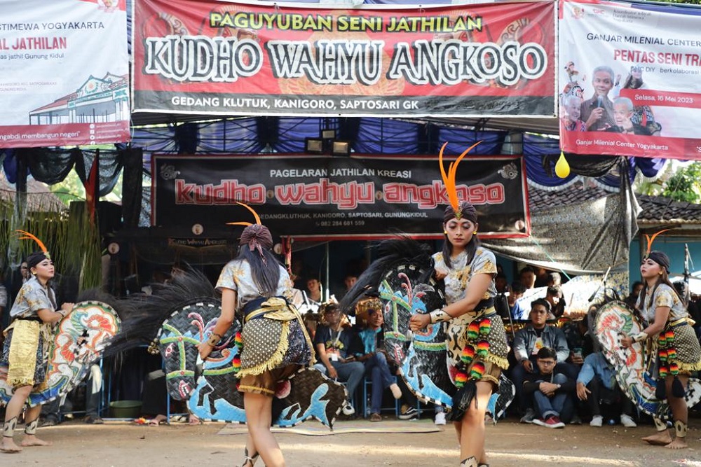 Sukarelawan Milenial Ganjar Coba Lestarikan Jathilan di Gunungkidul