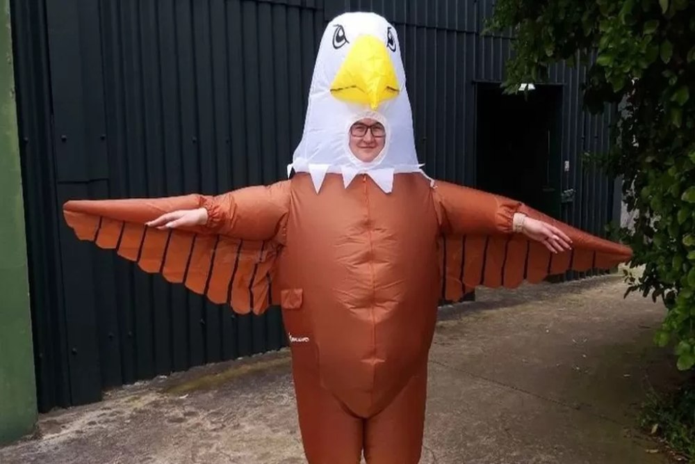 Demi Usir Burung Camar, Kebun Binatang Ini Rekrut Petugas yang Mau Pakai Kostum Burung