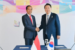 Bersama Presiden Korsel, Jokowi Bahas Kendaraan Listrik hingga IKN