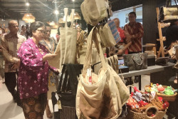 Forum Mebel Kerajinan dan Seni Hadirkan Produk Lokal Unggulan Decomekers