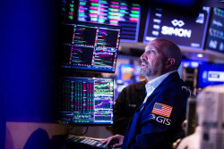 Wall Street Jatuh Lagi, AS Kembali Dihantui Reses