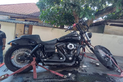 Pengendara Moge Luka Parah Usai Tabrak Truk di Jalan Srandakan