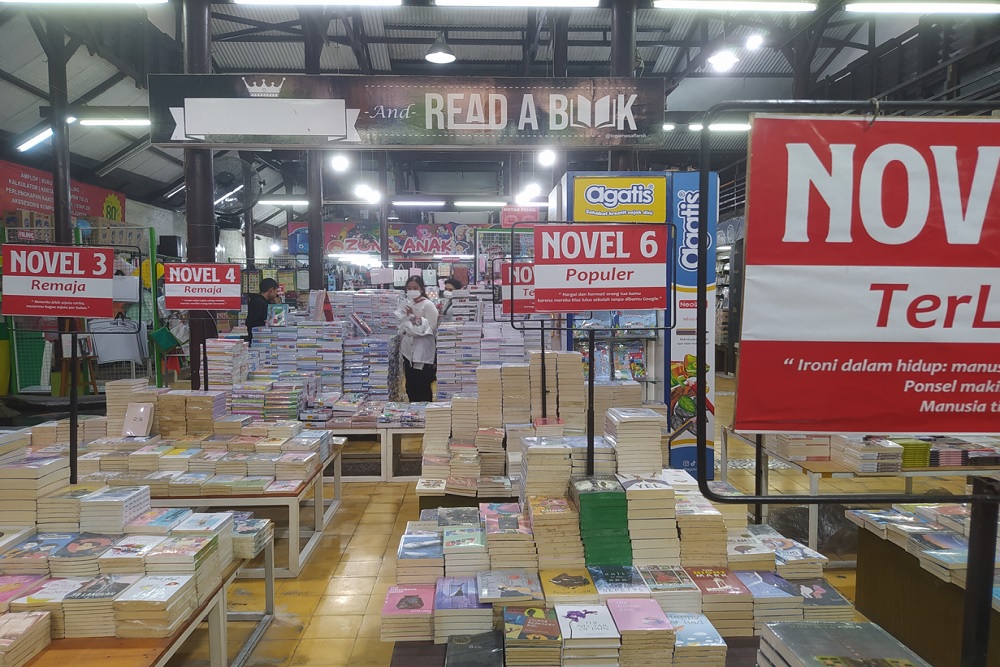 Toko Buku Berguguran, Makin Tak Banyak Diminati