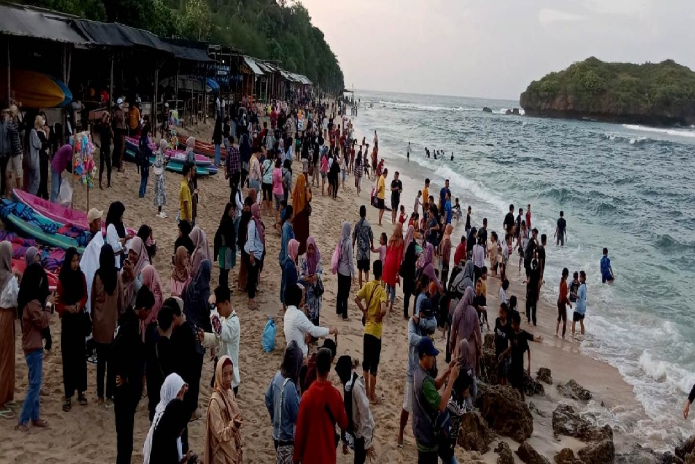 Wow! Wisata Pantai di Gunungkidul Ramai Dikunjungi Pelancong
