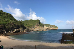 Wisata Yogyakarta, 3 Pantai di Gunungkidul Ini Punya Tebing yang Cantik