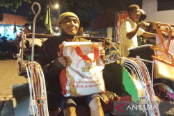Rezeki Nomplok, Pengemudi Becak Alun-Alun Utara Dapat Sembako dari Presiden Jokowi